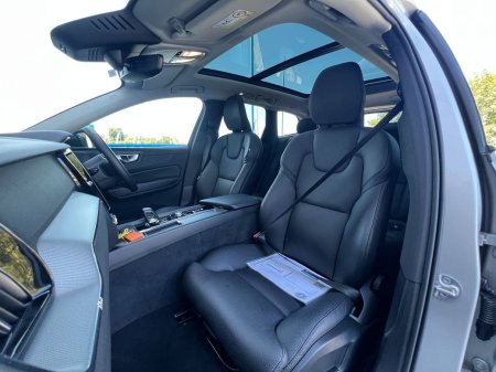 2025 Volvo XC60 - photo 2