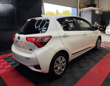 2017 Toyota Vitz - photo 9