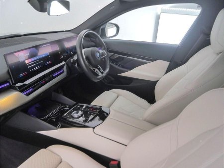 2024 BMW 5-Series - photo 7