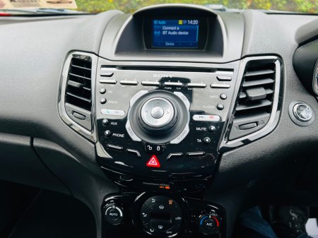 2015 Ford Fiesta - photo 20