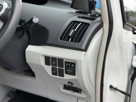 2015 Toyota Prius - photo 12