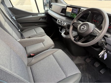 2027 Nissan Interstar - photo 17