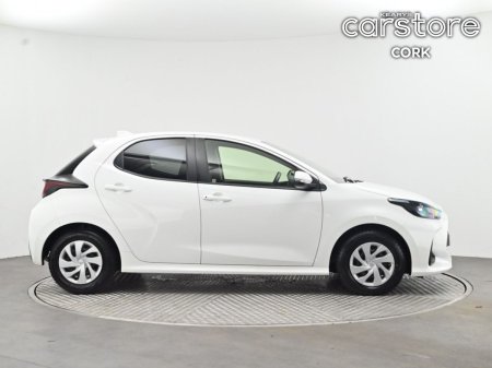 2023 Toyota Yaris - photo 2