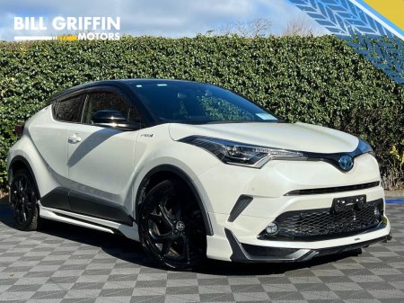 2019 Toyota C-HR MODELLISTA 1.8 HYBRID // HALF LEATHER HEATED SEATS // PARKING SENSORS // LANE ASSIST