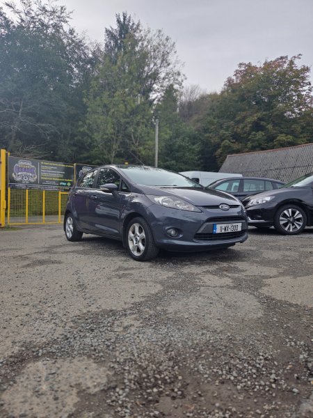 2011 Ford Fiesta - photo 2