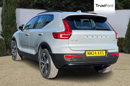 2024 Volvo XC40 - photo 2