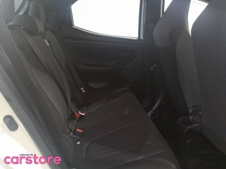 2021 Toyota Yaris - photo 13