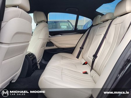 2023 BMW 5-Series - photo 7