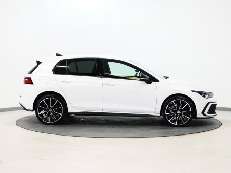 2023 Volkswagen Golf - photo 2