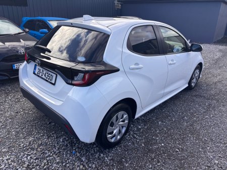 2021 Toyota Yaris - photo 3