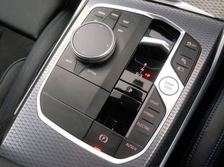 2025 BMW 3-Series - photo 10