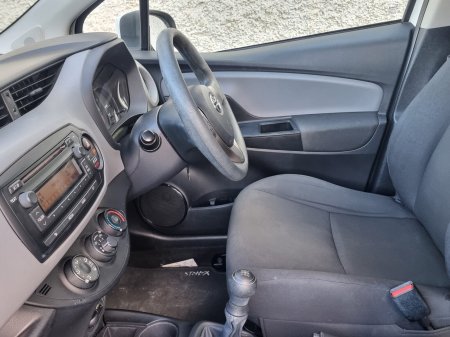 2015 Toyota Yaris - photo 24