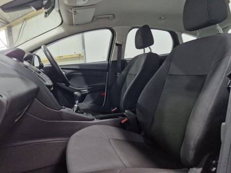 2017 Ford Focus - photo 27