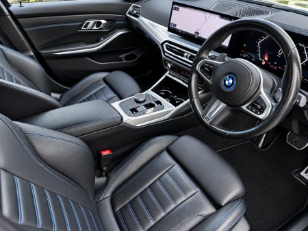2023 BMW 3-Series - photo 3
