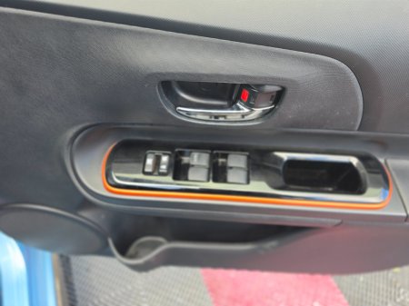 2015 Toyota Aqua - photo 21