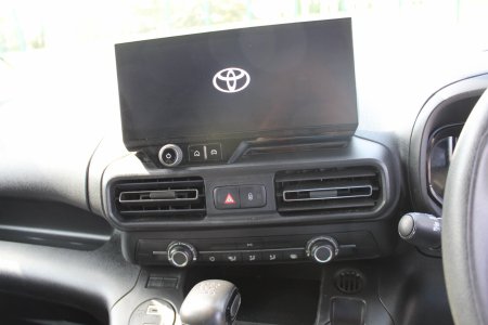 2025 Toyota Proace City - photo 20