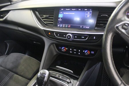 2022 Opel Insignia - photo 18