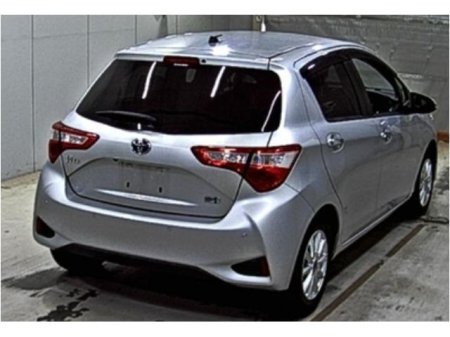 2018 Toyota Vitz - photo 4