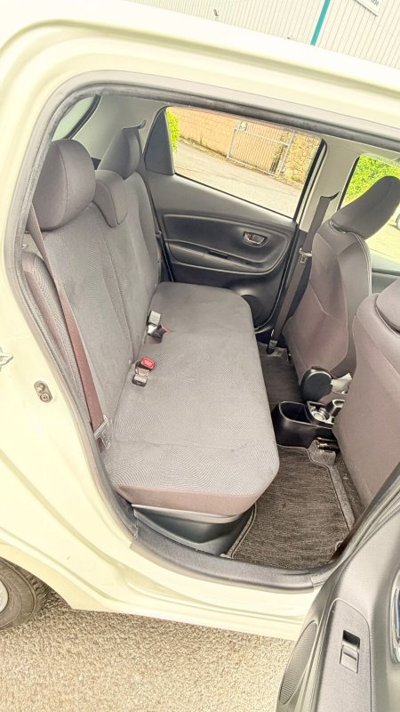 2019 Toyota Vitz - photo 9