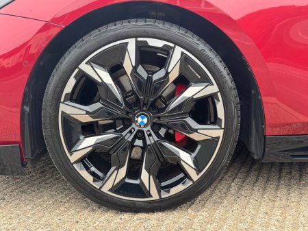 2024 BMW 5-Series - photo 8