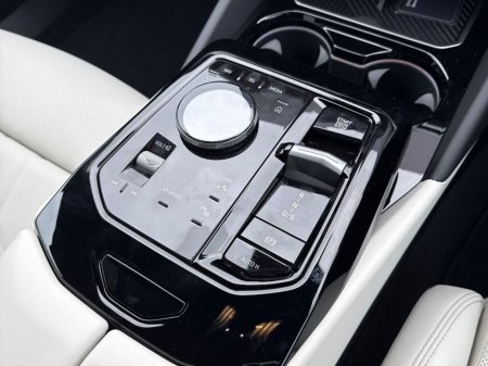 2026 BMW 5-Series - photo 9