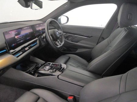 2024 BMW 5-Series - photo 7