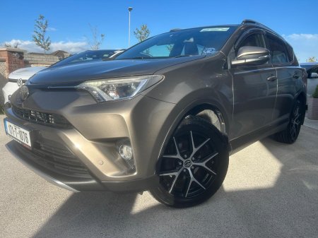 2017 Toyota RAV4 - photo 2