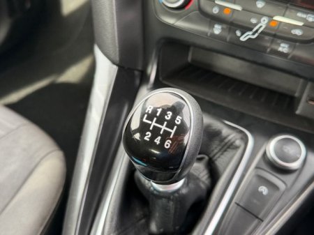 2017 Ford Focus - photo 16