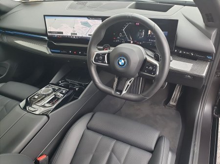 2024 BMW 5-Series - photo 10