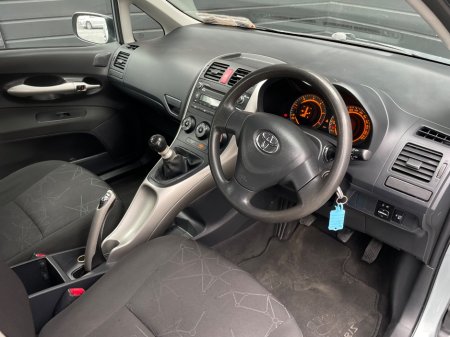 2010 Toyota Auris - photo 8
