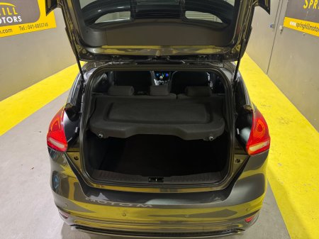 2017 Ford Focus - photo 28