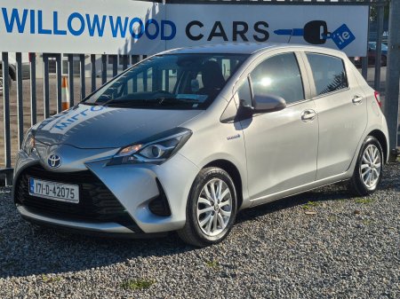 2017 Toyota Yaris Hybrid Aura