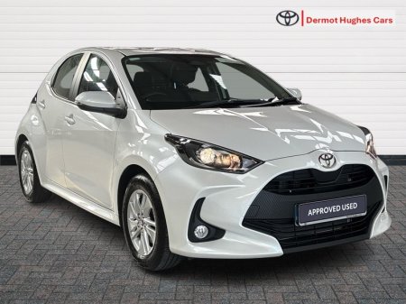 2026 Toyota Yaris HYBRID LUNA AUTO