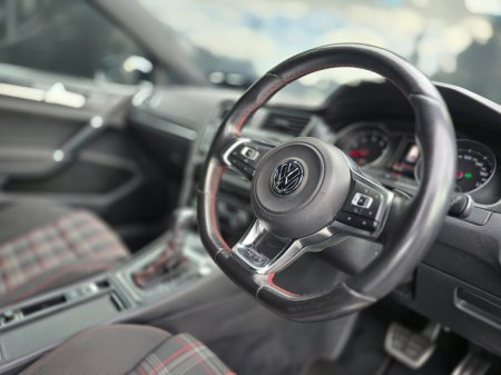 2016 Volkswagen Golf - photo 2