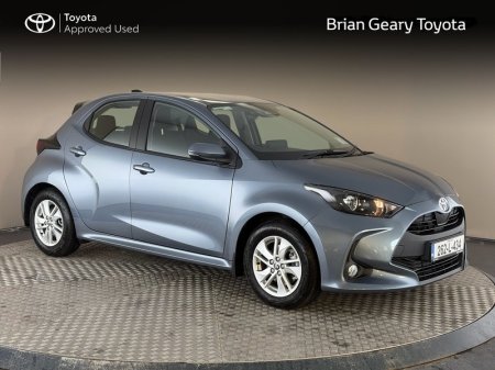 2026 Toyota Yaris HYBRID LUNA