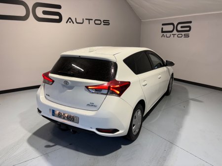 2016 Toyota Auris - photo 4