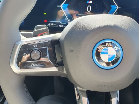 2026 BMW 5-Series - photo 17