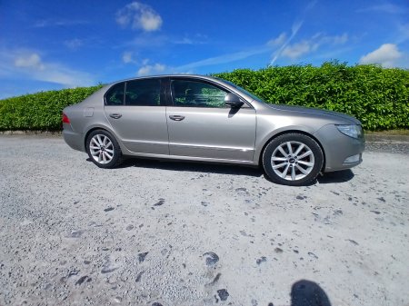 2011 Skoda Superb - photo 2