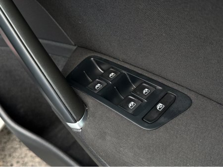 2020 Volkswagen Golf - photo 17