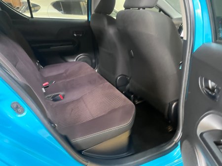 2017 Toyota Aqua - photo 12