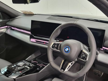 2026 BMW 5-Series - photo 6