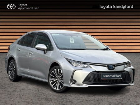 2025 Toyota Corolla LUNA SPORT SALOON // HEATED SEATS // TOYOTA SAFETY SENSE // BLUETOOTH // REAR CAMERA // AIR CON // F