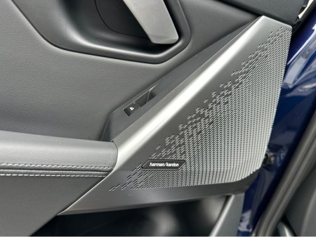 2025 BMW 5-Series - photo 19
