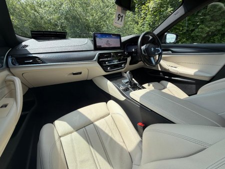 2022 BMW 5-Series - photo 19