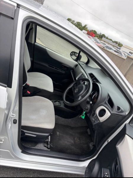 2014 Toyota Vitz - photo 6