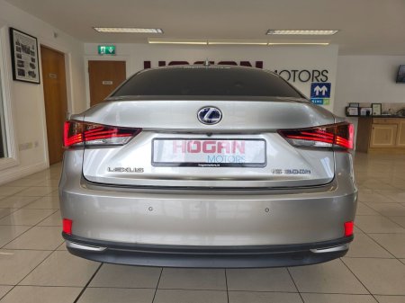 2019 Lexus IS - photo 5