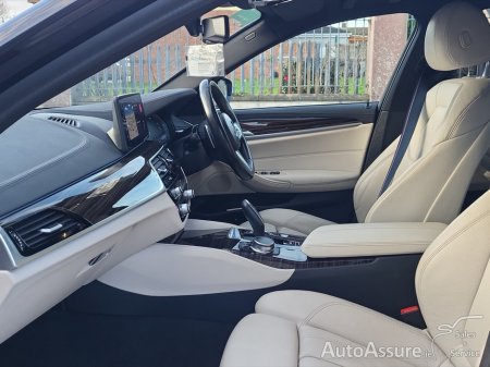 2023 BMW 5-Series - photo 12