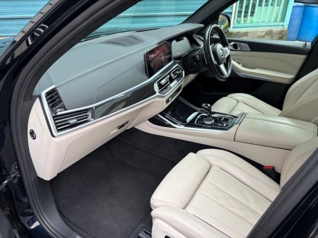 2021 BMW X7 - photo 18