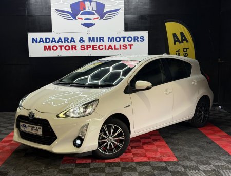 2015 Toyota Aqua - photo 2