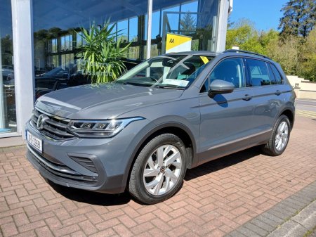 2021 Volkswagen Tiguan - photo 2